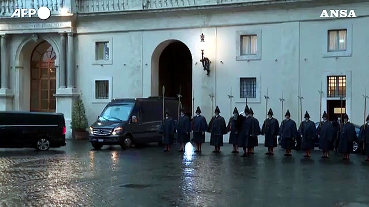 Il presidente Macron in Vaticano per l'udienza dal Papa