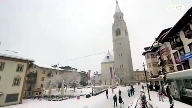 Torna la neve sulle Dolomiti bellunesi, fiocchi a Cortina d'Ampezzo