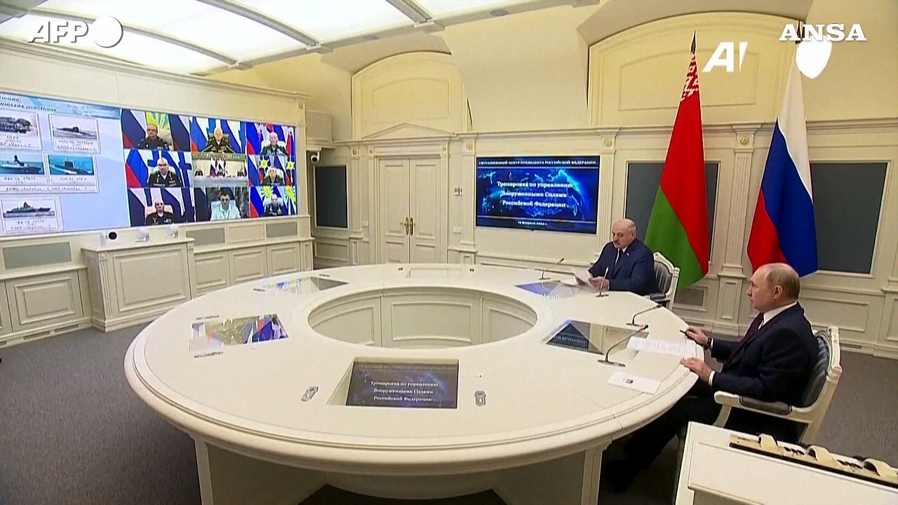 Ucraina, Putin e Lukashenko osservano le esercitazioni militari