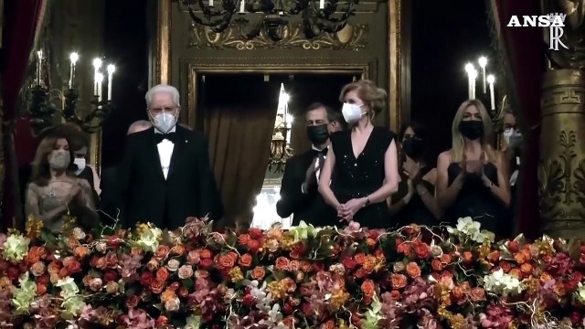 Prima della Scala, l'arrivo e la standing ovation per Mattarella