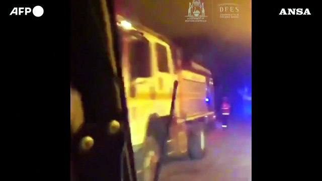 Australia, i vigili del fuoco continuano a combattere gli incendi nell'Ovest del Paese