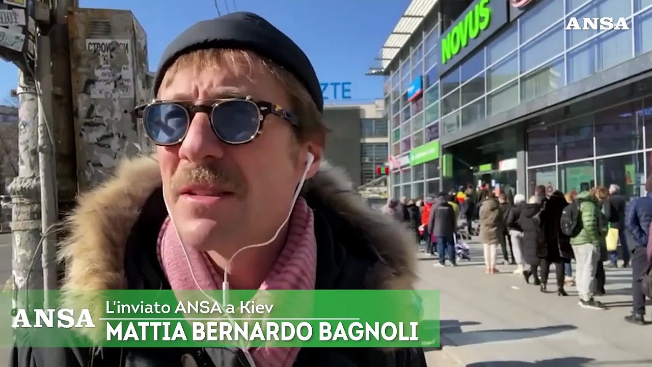 Ucraina, l'inviato ANSA a Kiev: "Quiete relativa, code ai supermercati per fare le scorte"