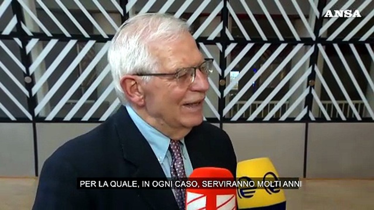 Ucraina, Borrell: "Adesione all'Ue per ora non e' in agenda"