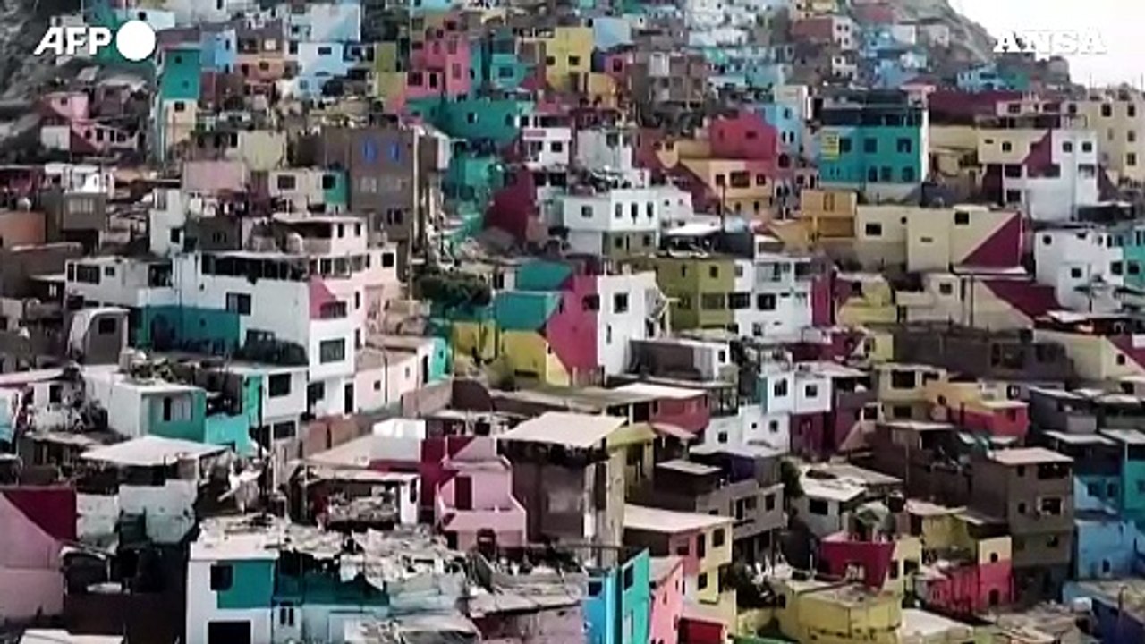 Peru', a Lima maxi-murale abbraccia un intero quartiere