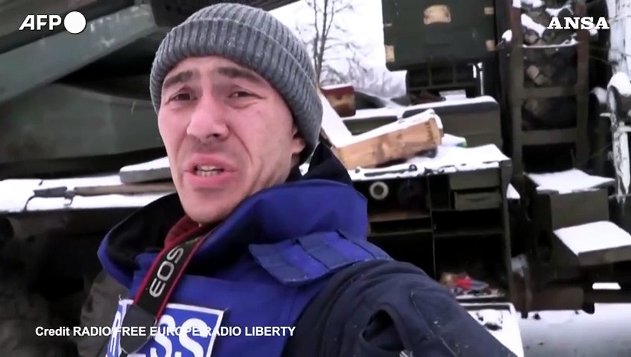 Ucraina, le immagini di un lanciarazzi russo distrutto fuori Kharkiv
