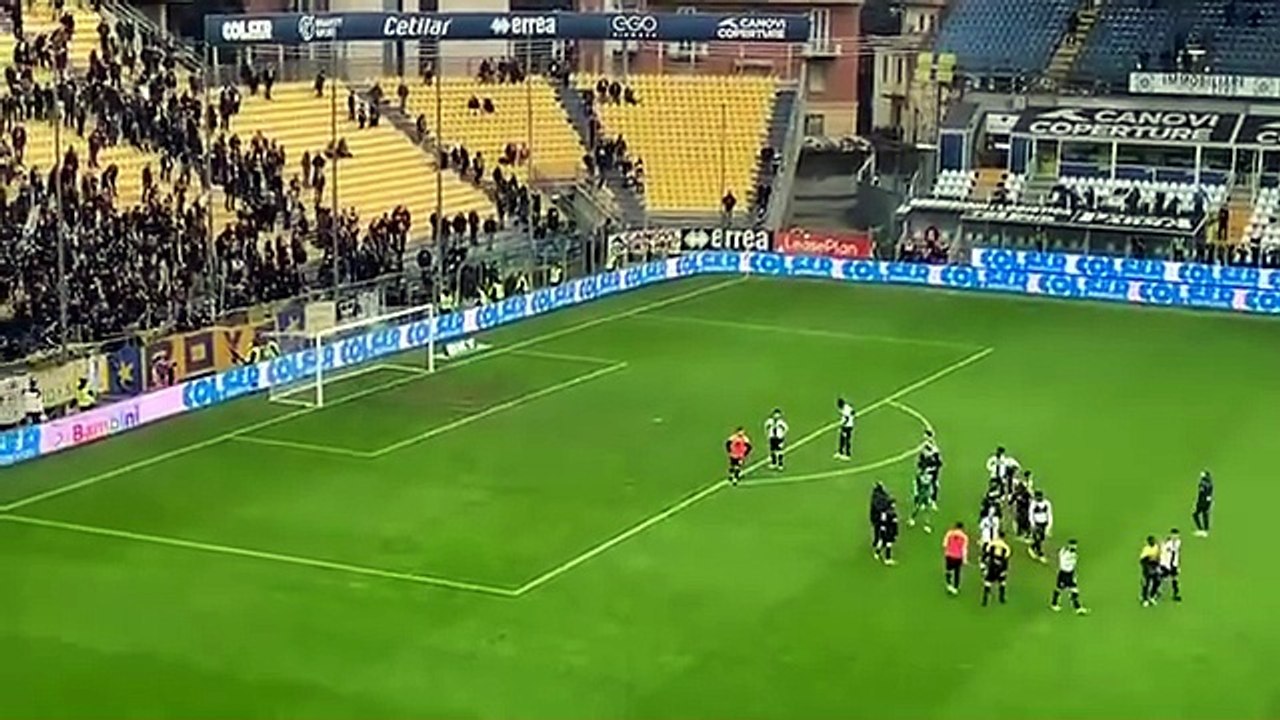 Parma sotto la curva, i fischi della Nord - Video