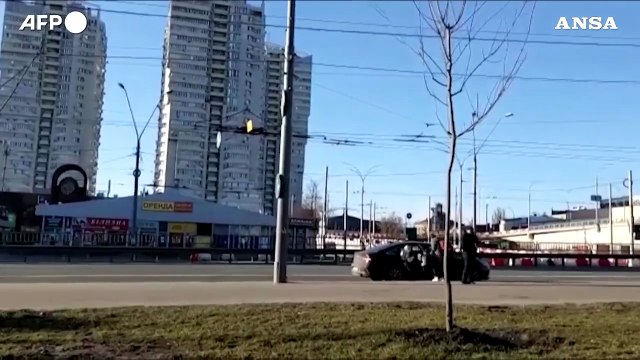 Ucraina, strade deserte a Kiev dopo l'attacco russo nella notte