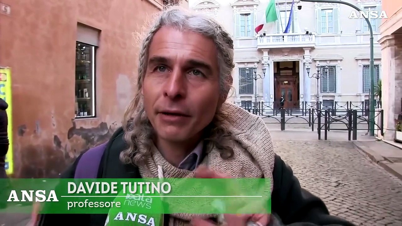 Covid, prof esentato dal vaccino perche' in sciopero della fame: "Ho aperto una crepa contro obbligo"