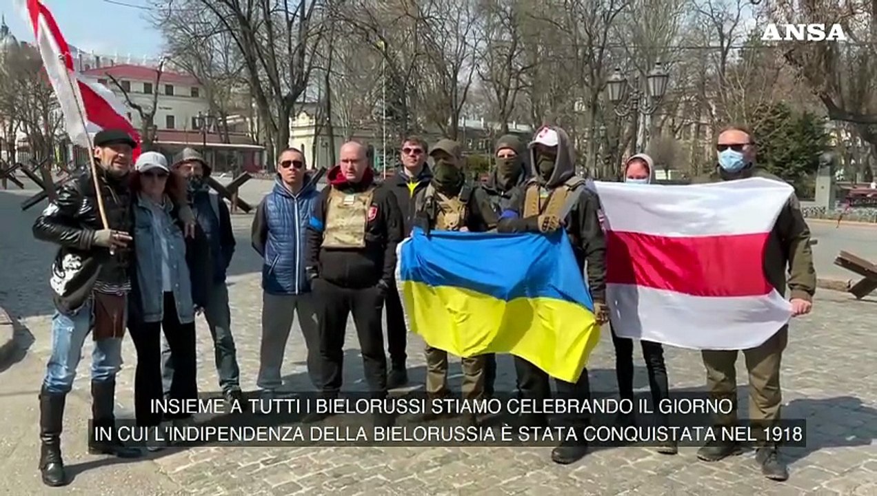 Ucraina, volontari bielorussi a Odessa: "Supportiamo la guerra contro l'invasore russo"