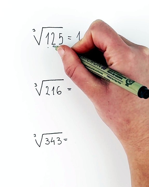 Master square roots with this quick trick! 🔢