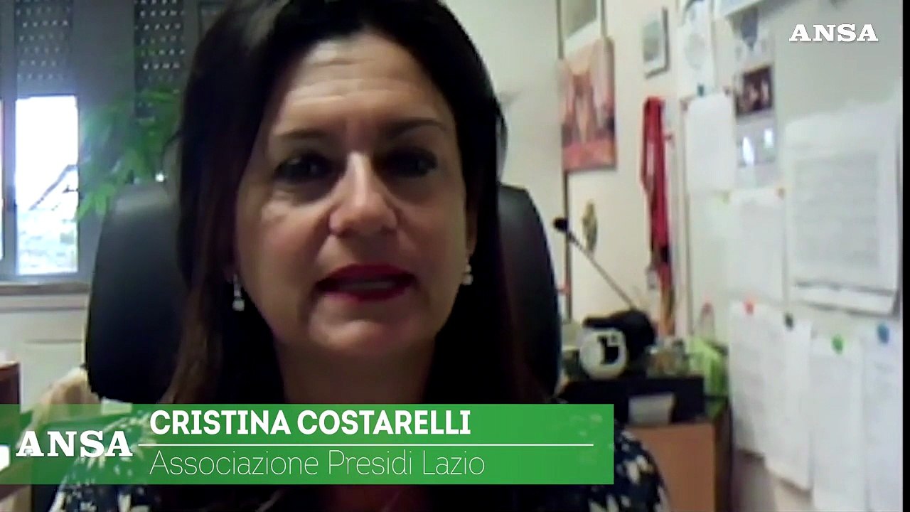 La proposta dei presidi del Lazio: "Stop alle chat di classe e all'uso di Whatsapp h24"