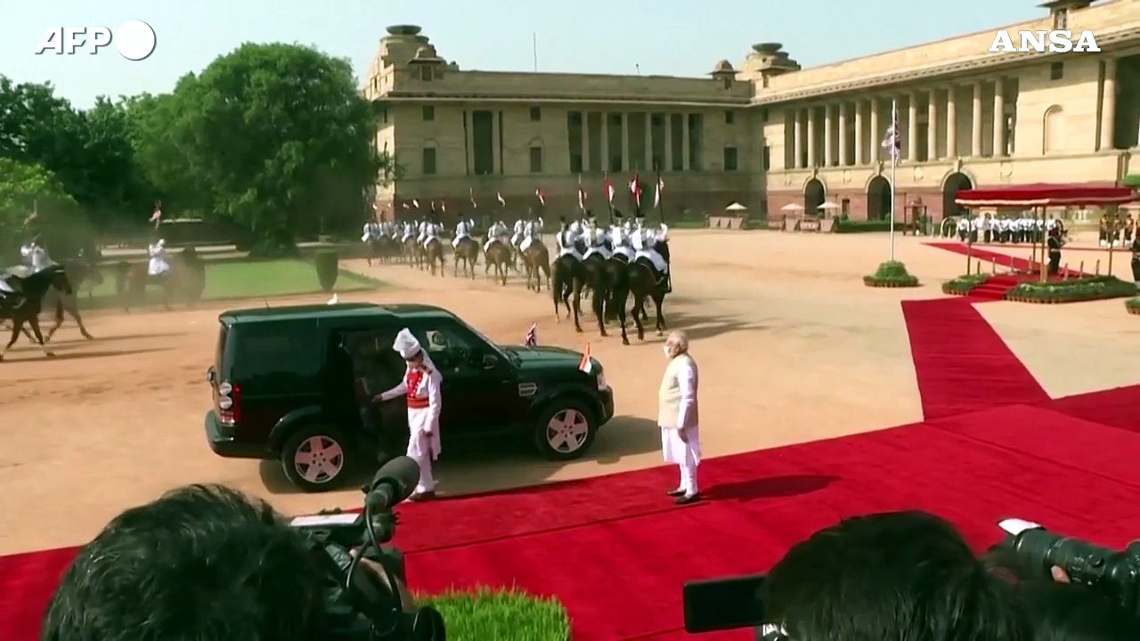 Modi e Johnson firmano patto di difesa e sicurezza India-Gb