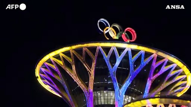 Pechino 2022, tutto pronto per l'inizio dei Giochi: si illumina la Torre Olimpica