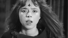 BRATTY - detrás de ti