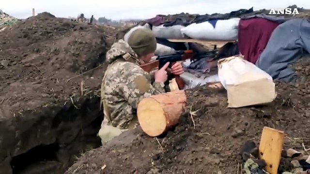 Ucraina, in trincea al confine bielorusso: Solo 5 minuti per fuggire