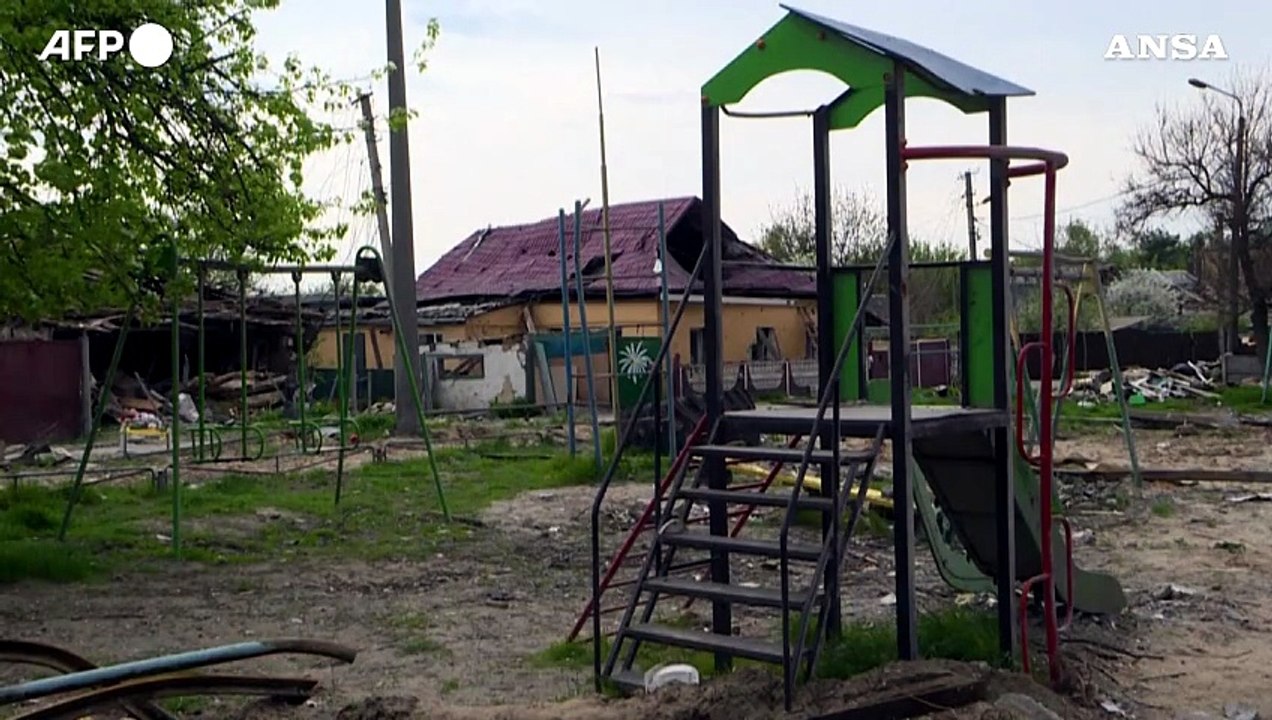 Ucraina, gli abitanti di Borodyanka al lavoro per ricostruire la citta'
