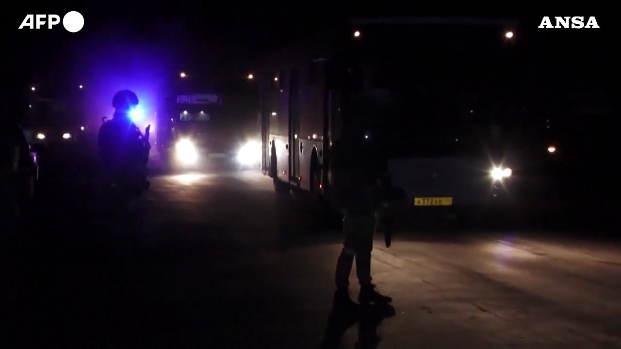 Ucraina, presunta evacuazione di civili dall'area di Azovstal