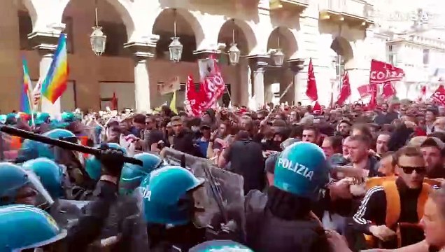 Primo Maggio: Torino, tensioni tra manifestanti e polizia