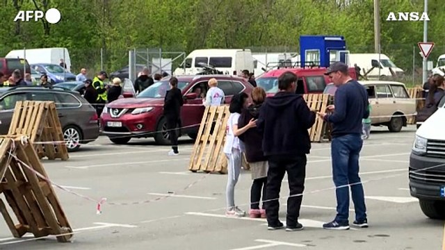 Ucraina, i primi civili evacuati dalle aree occupate arrivano a Zaporizhzhia