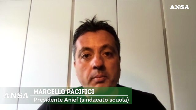 Riforma della scuola: tagli per 12mila insegnanti e bonus docenti, sindacati sul piede di guerra
