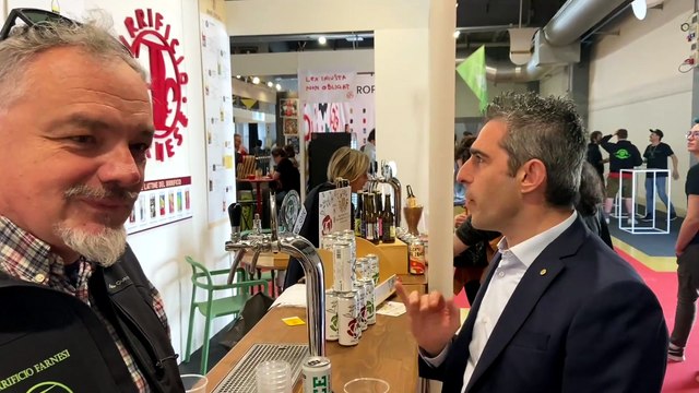 Pizzarotti e il suo ultimo Cibus... da sindaco . Salmone e sidro... specialità nordiche in salsa parmigiana - Video