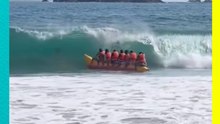 Ola voltea una banana acuática en Ixtapa-Zihuatanejo y el momento se vuelve viral