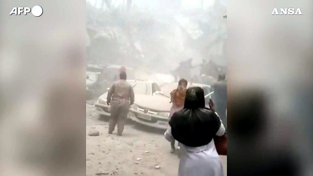 Iran, crolla un edificio ad Abadan: almeno quattro morti e 80 dispersi
