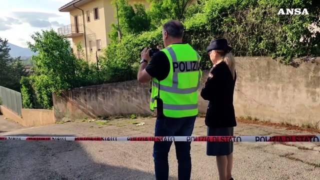 Auto finisce nel giardino di un asilo all'Aquila, un bimbo morto e 5 feriti