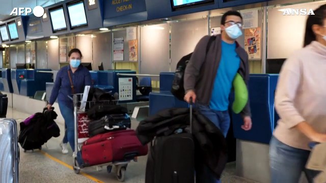 Caro-estate, dai biglietti aerei agli ombrelloni e' pioggia di aumenti