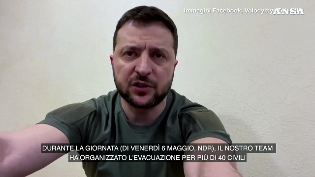 Zelensky: Evacuati oltre 40 civili da Azovstal