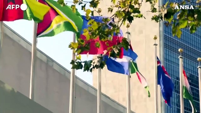 Zelensky apre alla pace con la rinuncia alla Crimea
