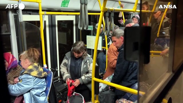 Ucraina, civili evacuati da Mariupol raggiungono Zaporizhzhia