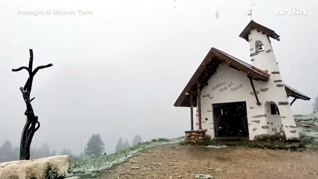 Maltempo, abbondante nevicata fuori stagione sulle Dolomiti bellunesi