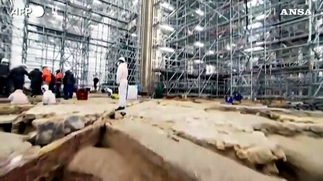 Parigi, scoperte antiche tombe nella cattedrale di Notre Dame