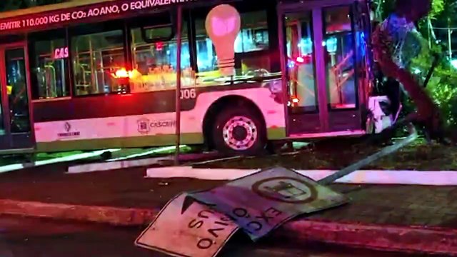 Tenente dos Bombeiros destaca que vítimas de colisão entre ônibus tiveram apenas ferimentos leves
