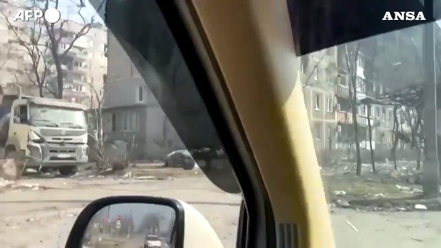 Ucraina: in viaggio dentro Mariupol, la citta' distrutta dai bombardamenti
