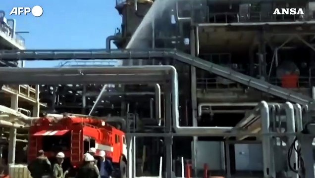 Russia, raffineria di petrolio colpita da droni