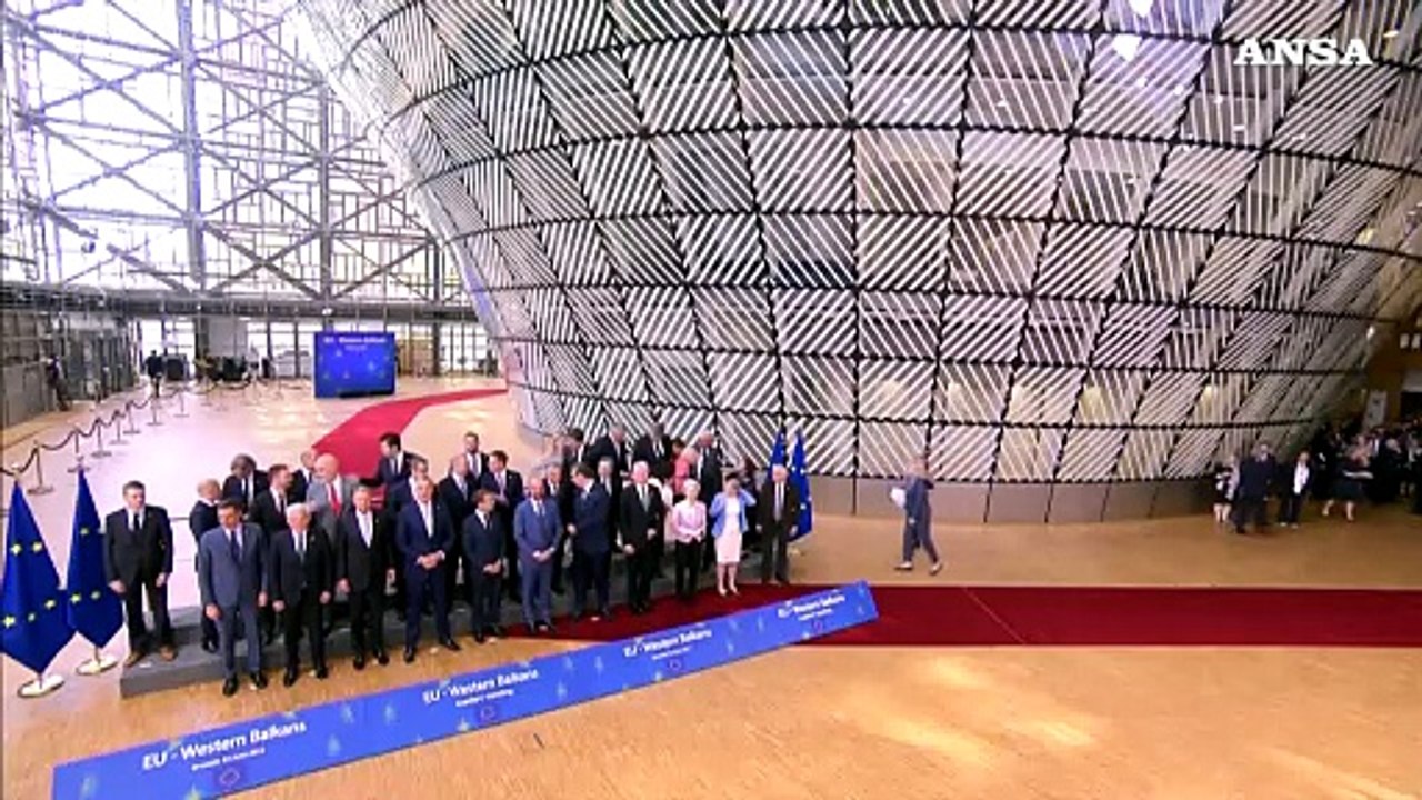 L'Ue rinvia sul price cap del gas. Draghi: "Ma compiuti passi avanti"