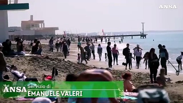Pasqua: Ostia, spiagge prese d'assalto