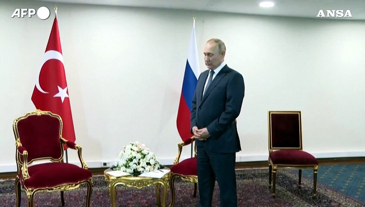 Vertice di Teheran, Erdogan fa attendere Putin davanti ai fotografi