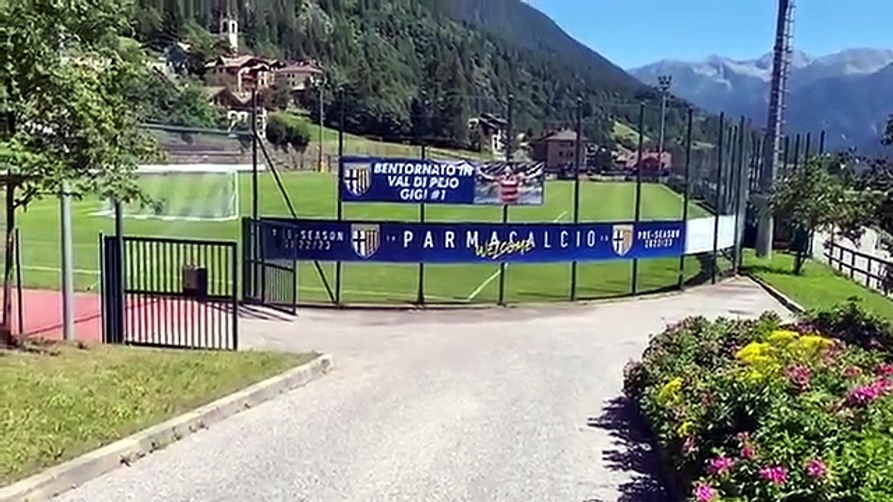 Partitella a campo completo per il Parma al lavoro a Pejo