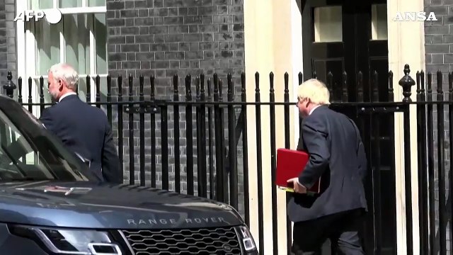 Gran Bretagna, Boris Johnson lascia Downing Street per il suo ultimo question time