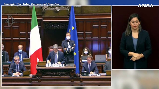 Draghi commosso alla Camera: Certe volte anche i banchieri centrali usano il cuore