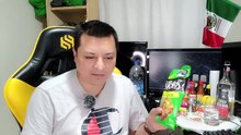 abriendo una botella de vodka oso negro en la oficina entre botanas y bebidas platicando con todos