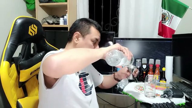 el show de shialeweb en la oficina entre botanas y bebidas platicando anecdotas y temas random