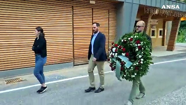 Marmolada, sindaco e giunta di Canazei depongono fiori per le vittime