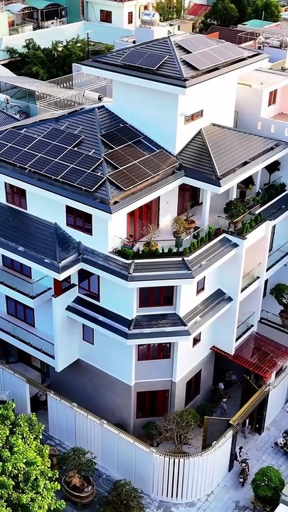 Bẫy Bàn Ăn Quá Khổ: Khi Sự Chu Đáo Phản Tác Dụng