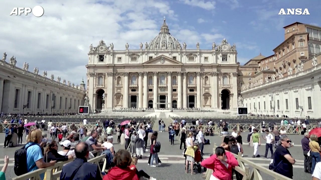 Il Papa ai cattolici Lgbt: "La Chiesa non vi rifiuta"