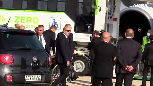 Papa: partito per viaggio di sette giorni in Canada