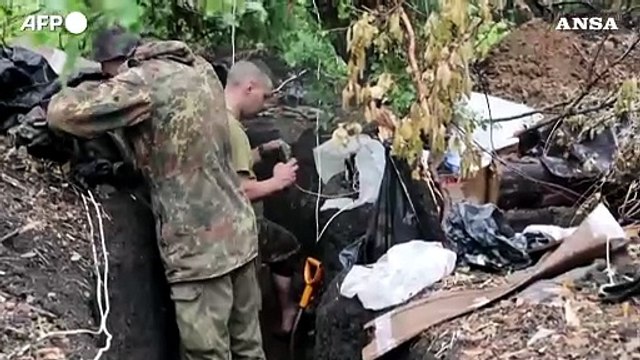 Ucraina, immagini dal fronte: la quotidianita' dei soldati